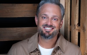 headshot of comedian Nate Bargatze