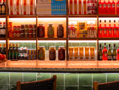 New Italian Wine Bar Opens at CocoWalk in Coconut Grove