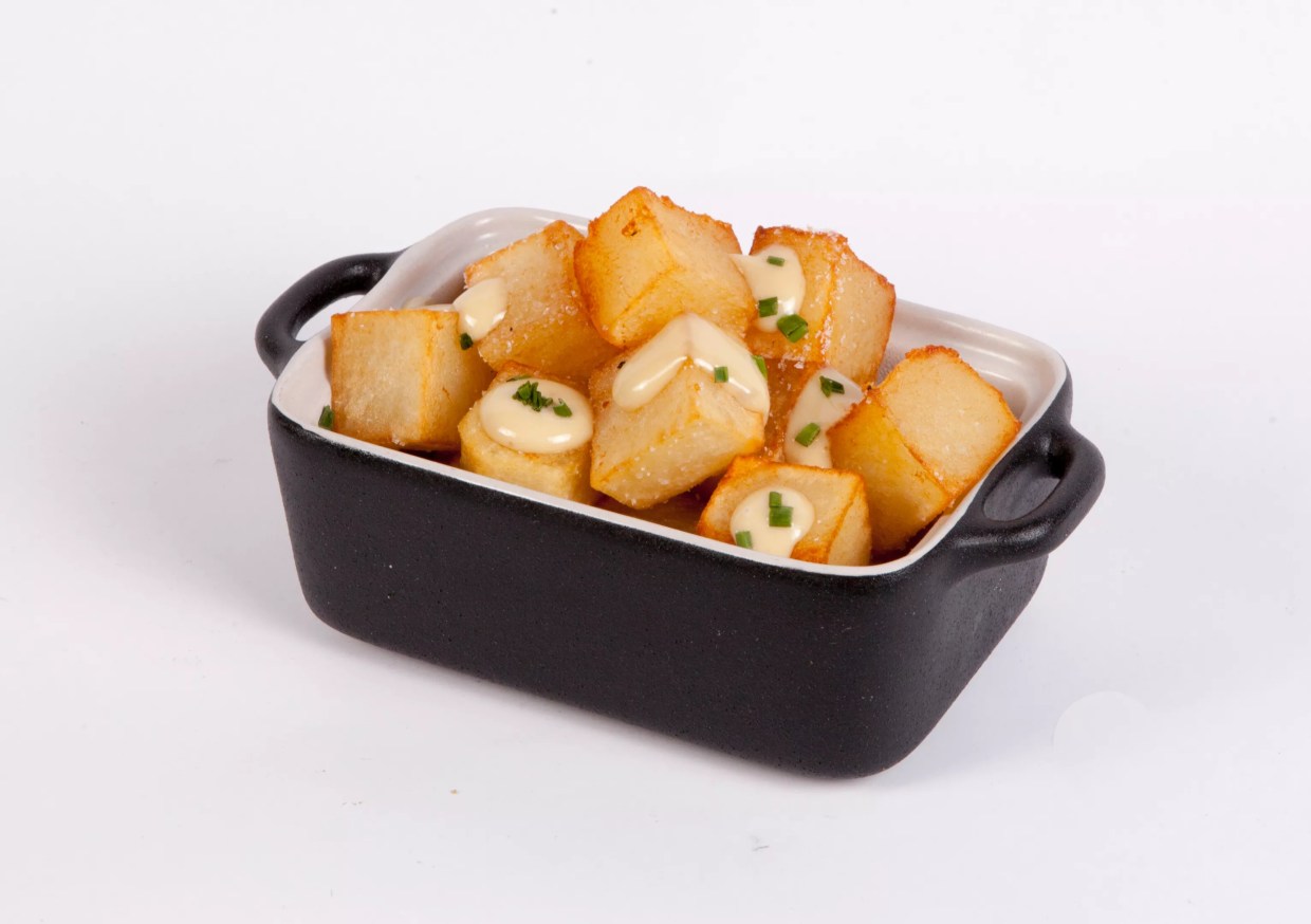 South Beach’s Newest Speakeasy, Commonwealth, Offers 100 Whiskeys and Duck-Fat Fries