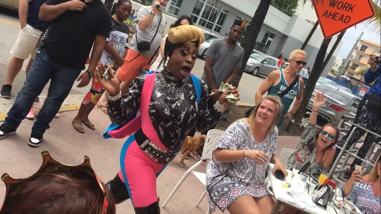 Last Call for South Beach’s Iconic Palace Bar – Updated