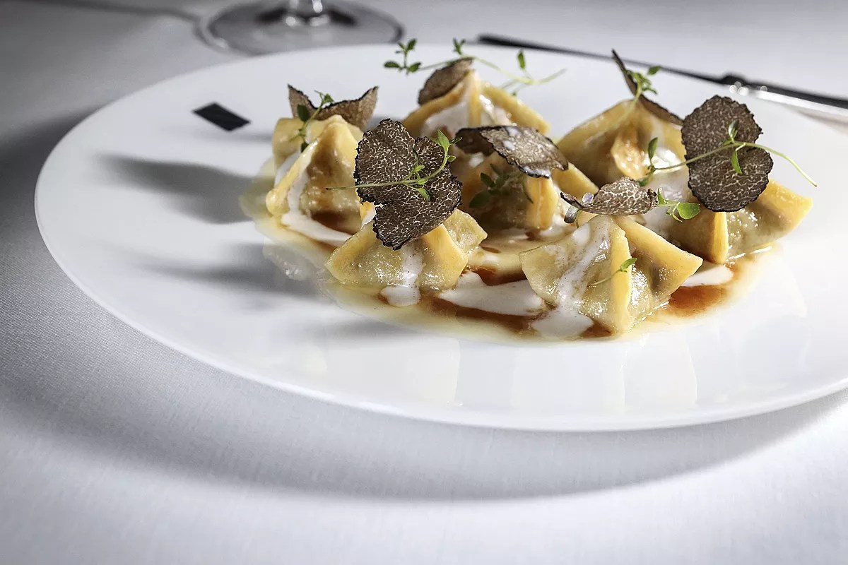 Le Sirenuse at the Surf Club Exudes Mediterranean Grace