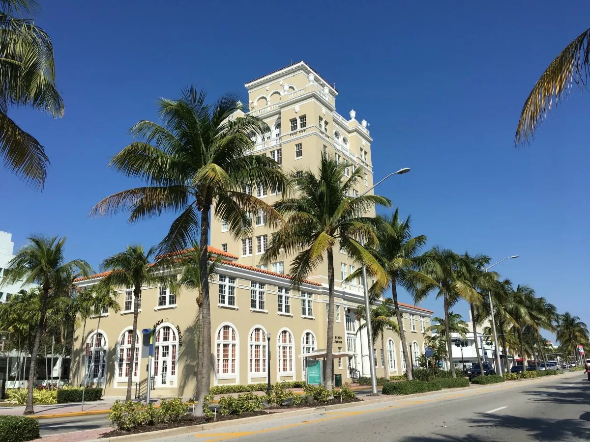 South Beach Scandals Walking Tour Highlights Corruption, Cocaine, and Organized Crime