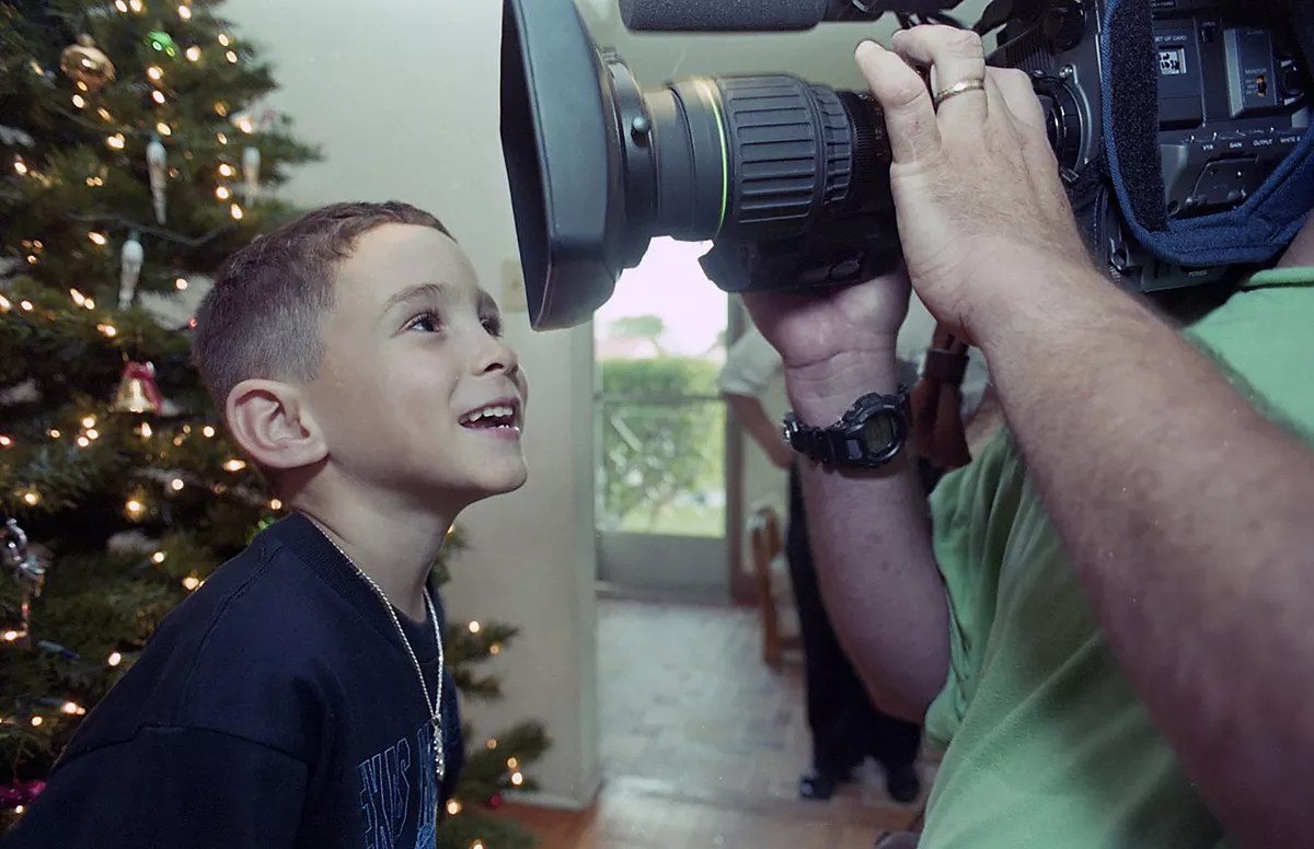 Flashback: How <i>New Times</i> Covered the Elián González Raid 25 Years Ago