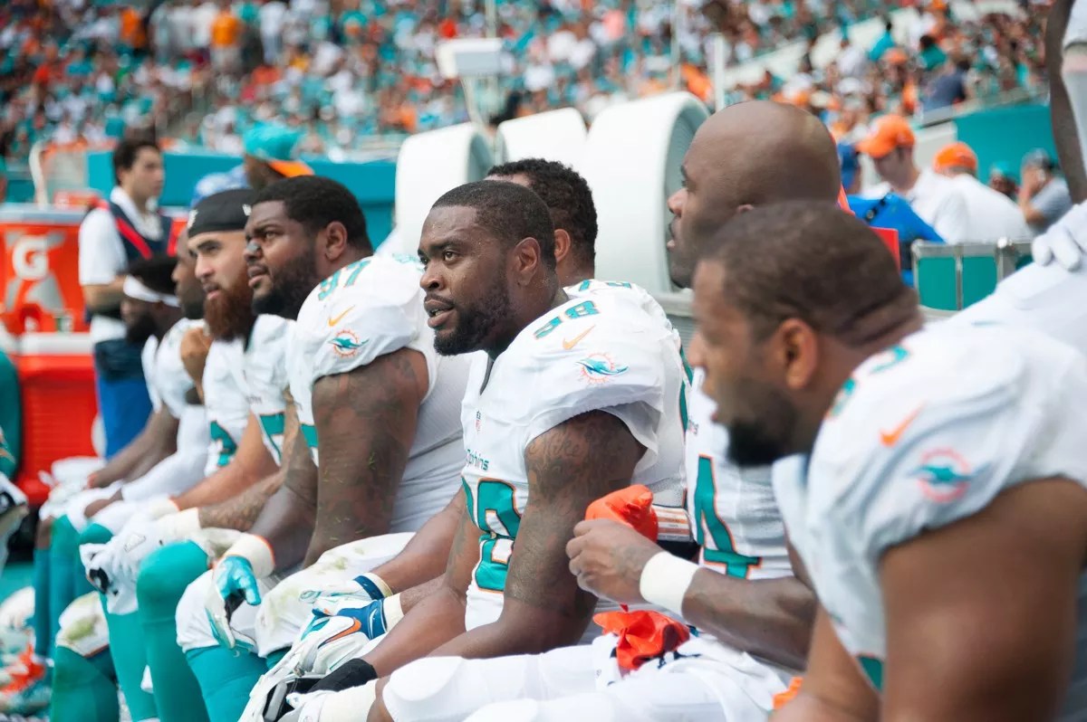 Dolphins Should Cut Jay Cutler After Terrible Performance Against the Bucs