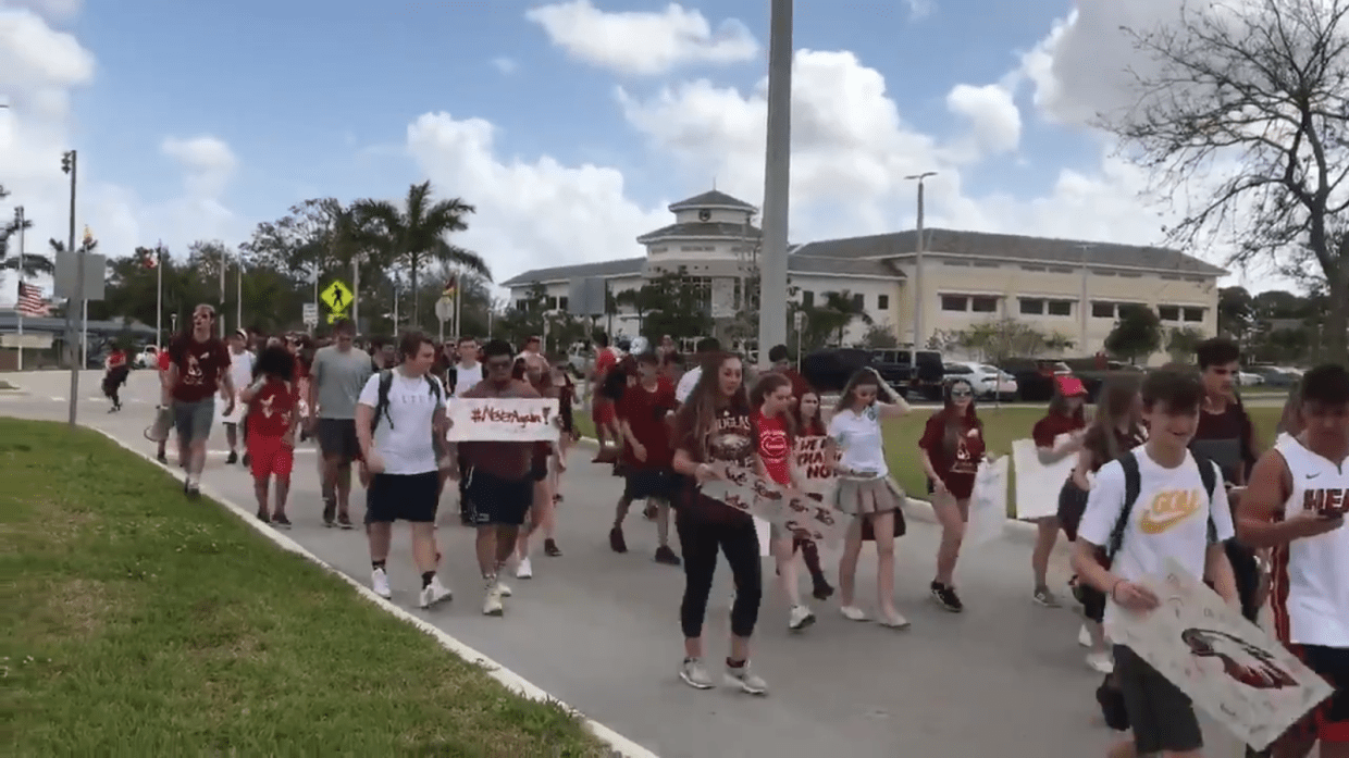 Thousands of Florida Students Walk Out to Protest for Parkland