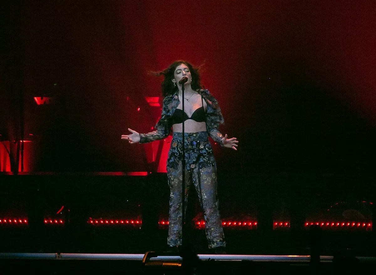 Review: Lorde Brought Minimalist <i>Melodrama</i> to the AAA Last Night