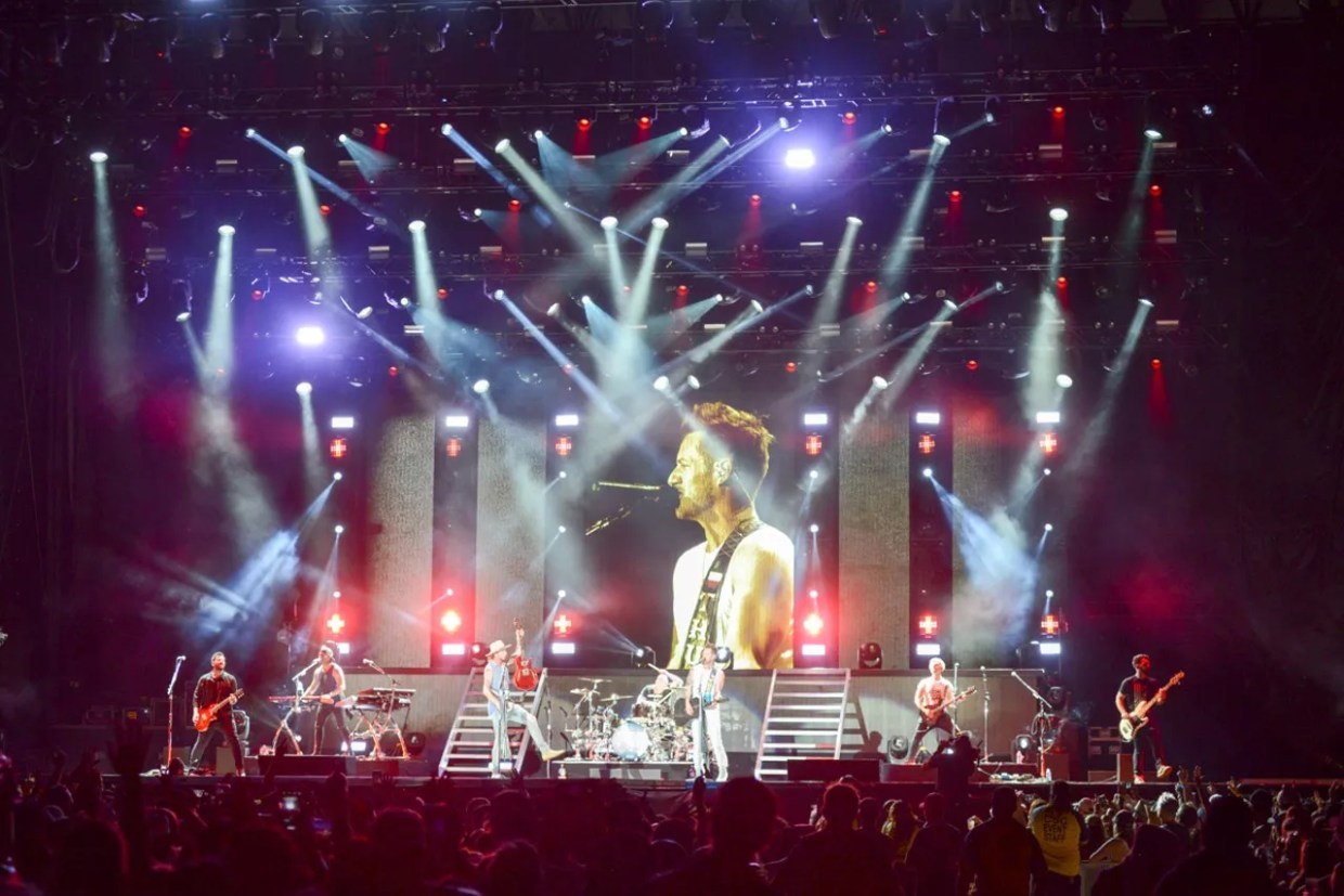 The Sixth Tortuga Music Fest Showcased Dwight Yoakam, Keith Urban, Snoop Dogg, and the Beach