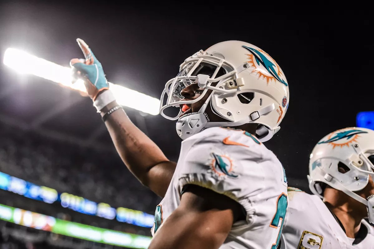 Two Dolphins Kneeled Last Night, So Trump Got Mad and Tweeted “Be Happy, Be Cool”