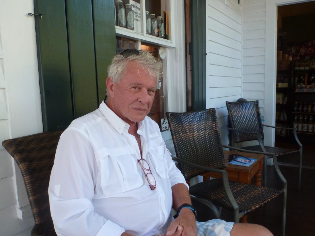 Tom Berenger on the “Tough” Scene in <i>Platoon</i> That Still Haunts Him