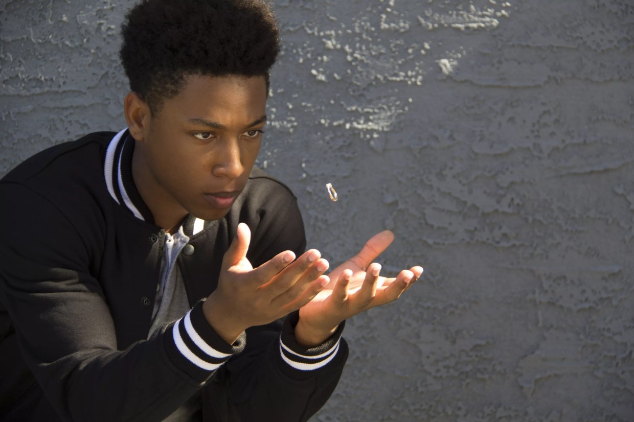 Street-Magic Drama <i>Sleight</i> Has One Great Trick But Needs More Magic