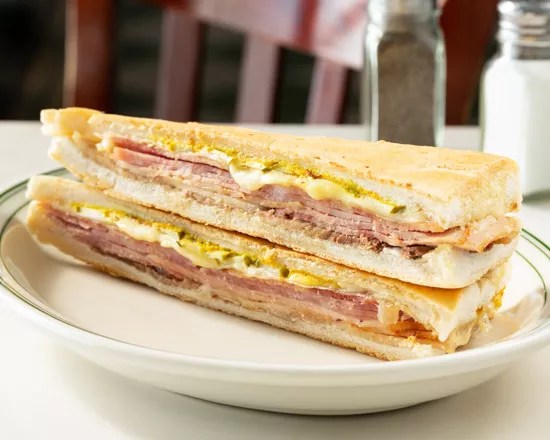 A sandwich on a plate