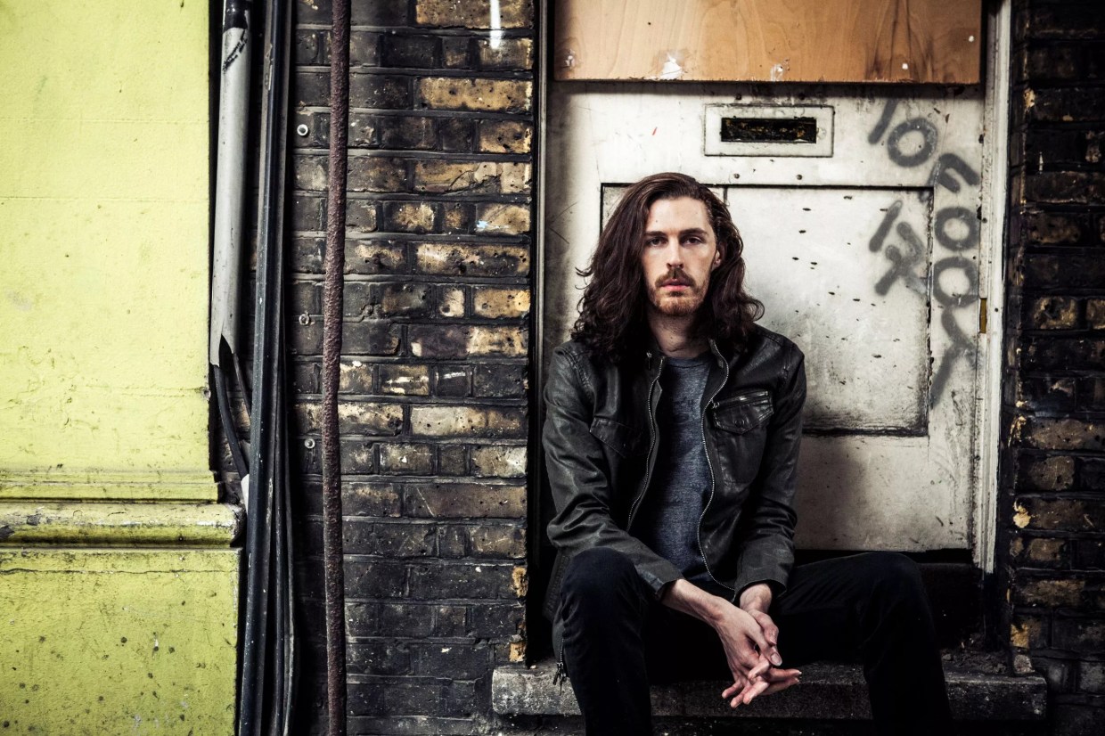 Hozier Plumbs the Depths of His Psyche for New Album <i>Wasteland, Baby!</i>