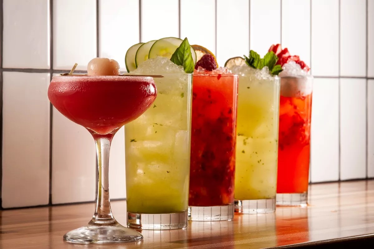 When It’s Raining, the Bar at Lincoln Eatery Doles Out Deals