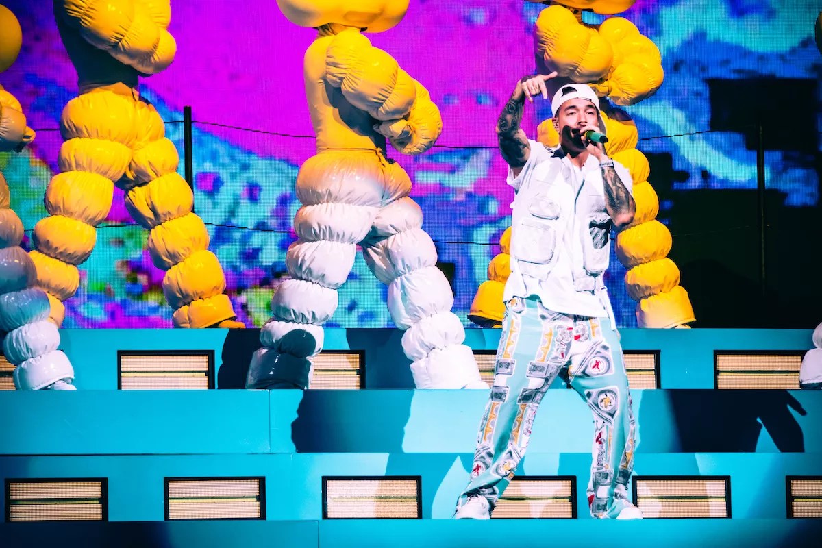 J Balvin’s Arcoiris Tour Took the American Airlines Arena Over the Rainbow