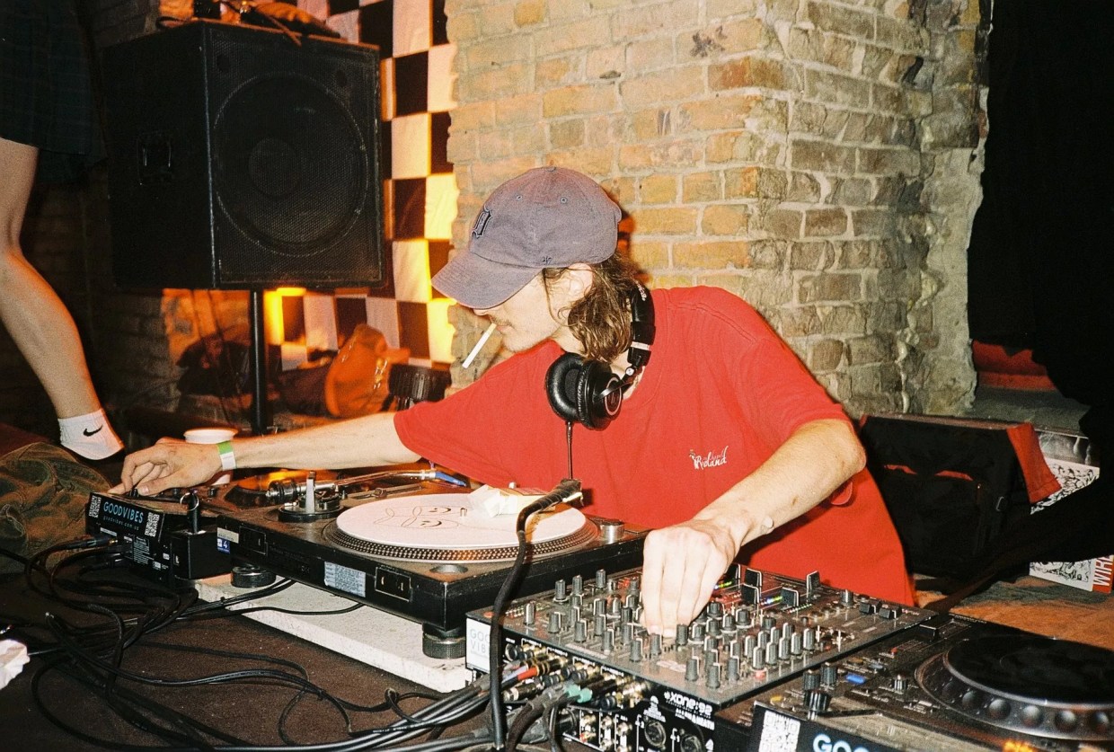 Go Break Sonic Barriers With Textasy at Floyd