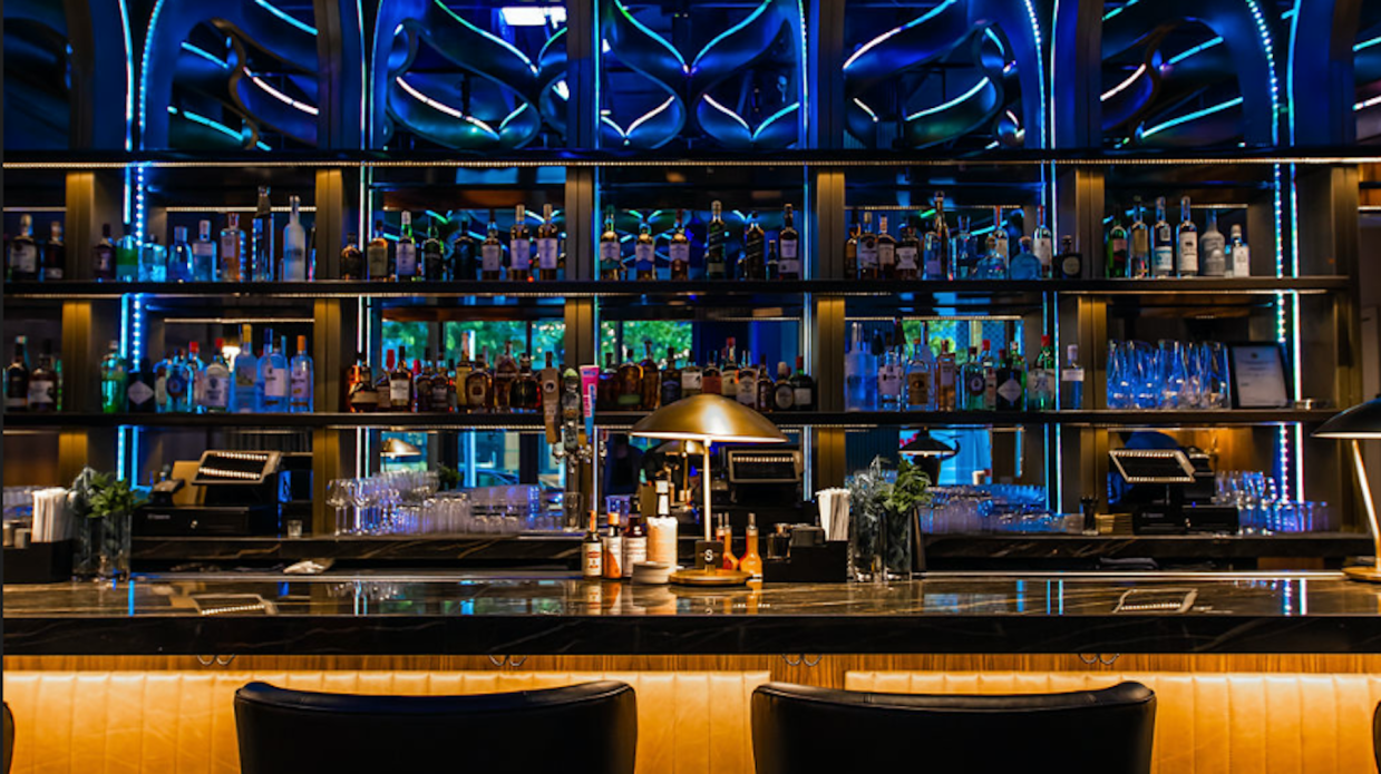 8Street Brings Upscale Cocktail Lounge Ambiance to Brickell