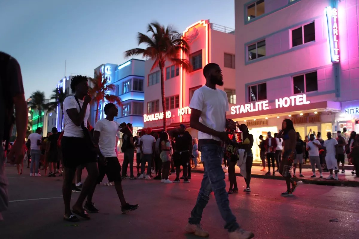 A Timeline of Miami Beach’s “War” on Ocean Drive