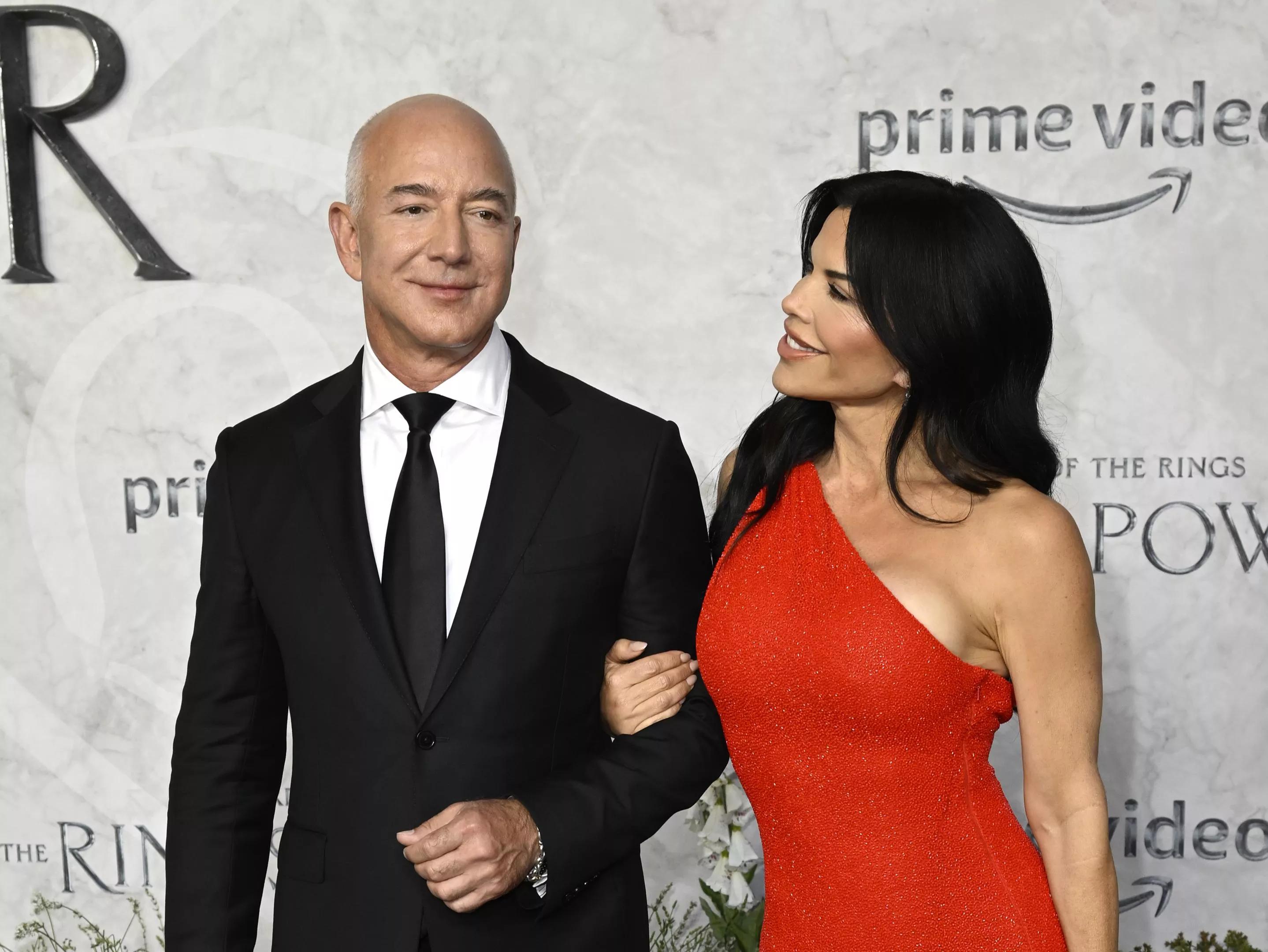 Billionaire Jeff Bezos and his girlfriend, Lauren Sánchez, at a red-carpet event