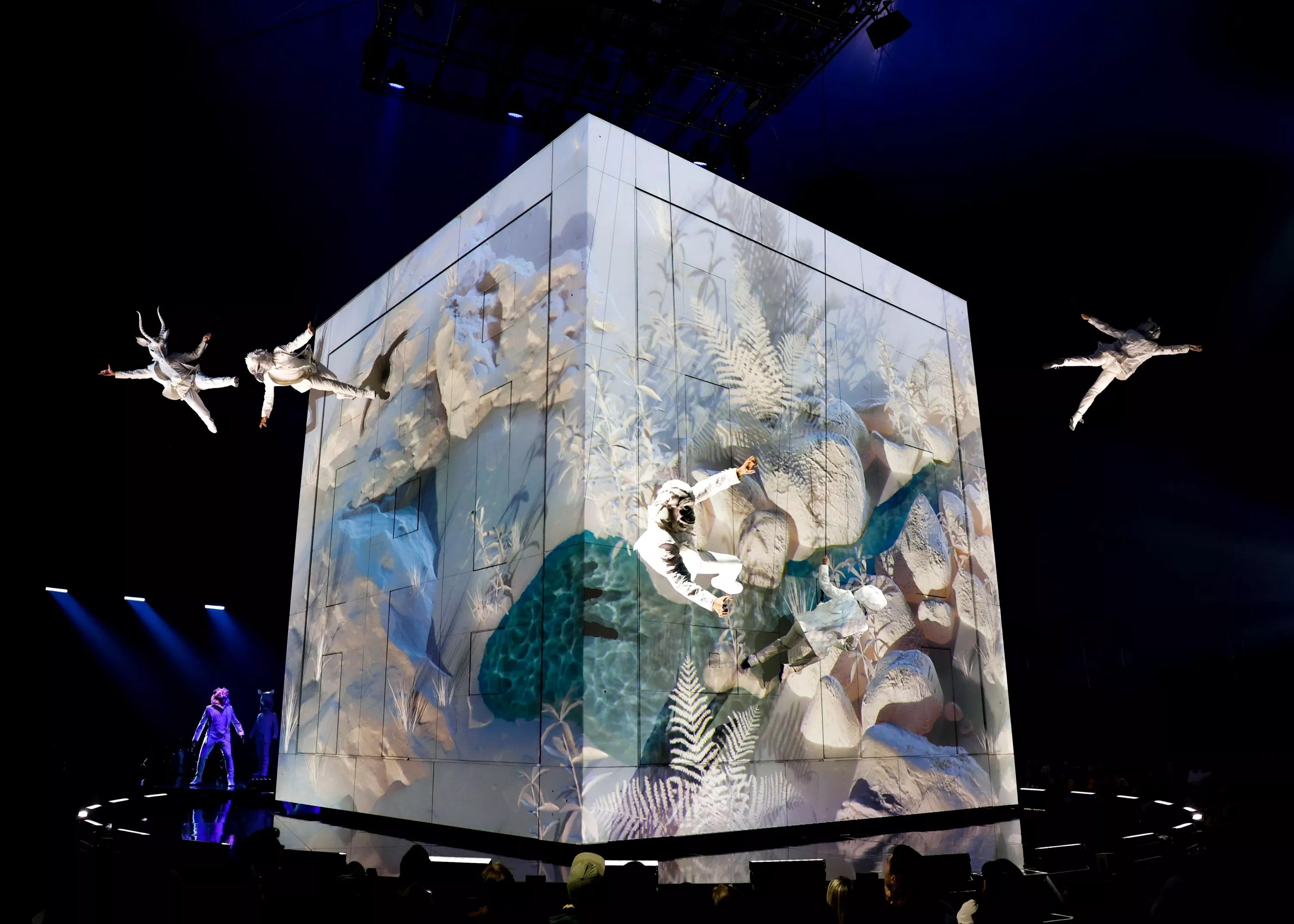 The cube with projections in Cirque du Soleil's show Echo