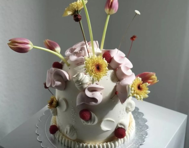 A cake with flowers