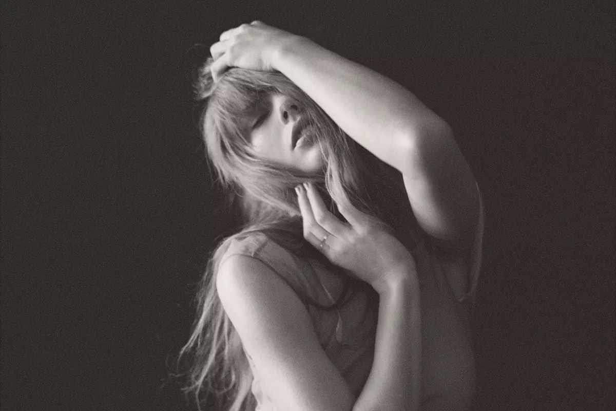 Black-and-white portrait of Taylor Swift