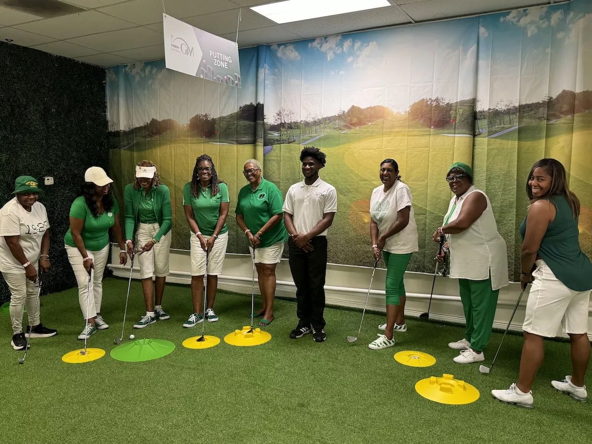 People teeing up inside Golf Miami 305