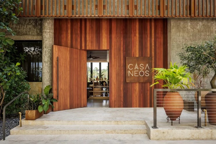 The entrance to Casa Neos