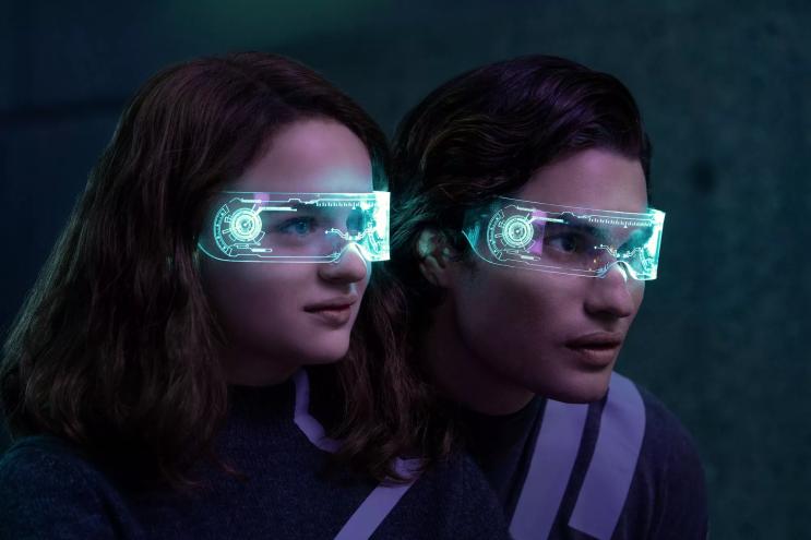 Still of Joey King and Chase Stokes in Uglies