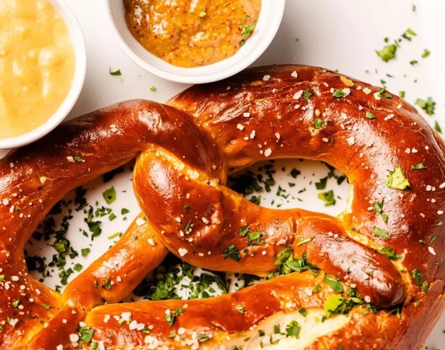 pretzel and cheese dip