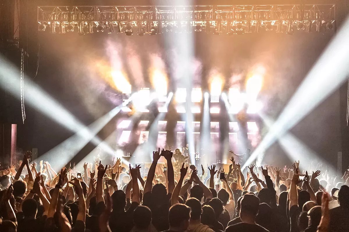 Crowd in front of the stage at the Fillmore Miami Beach
