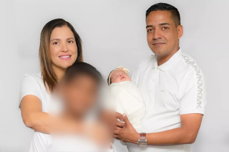 A photo of Yury Ussa Polania, her husband, her son, and her baby.
