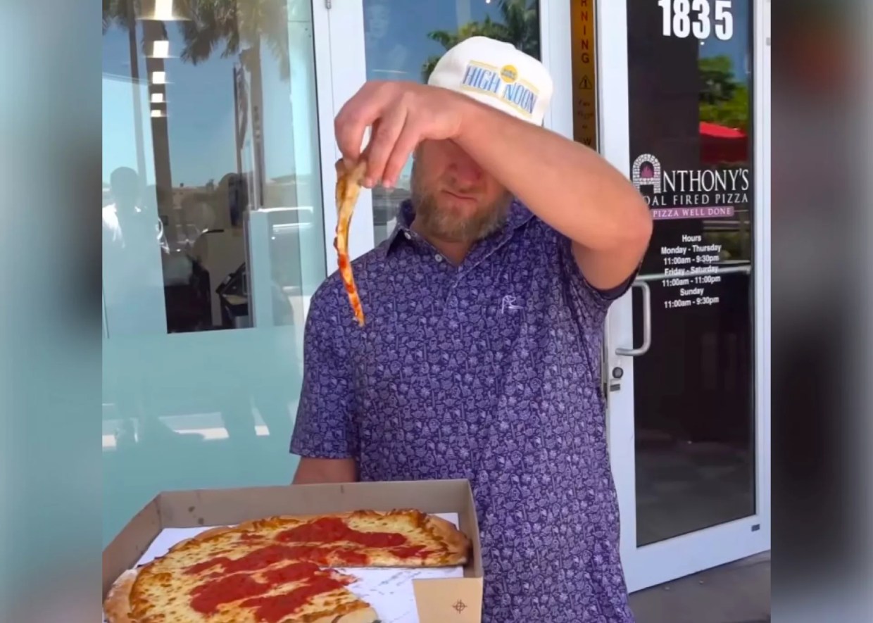 Dave Portnoy Gives Fort Lauderdale Pizza Staple Horrible Review
