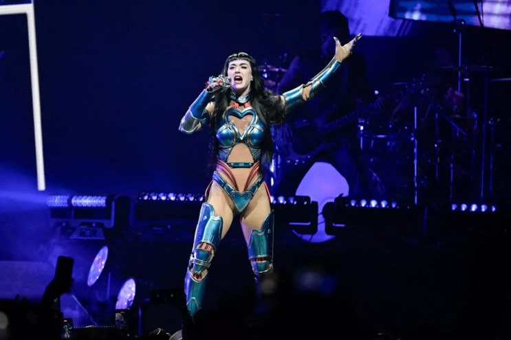 Katy Perry singing on stage, wearing a chrome suit.