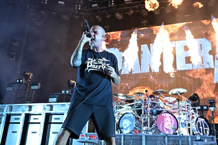 Picture of Phil Anselmo of Pantera singing on stage.